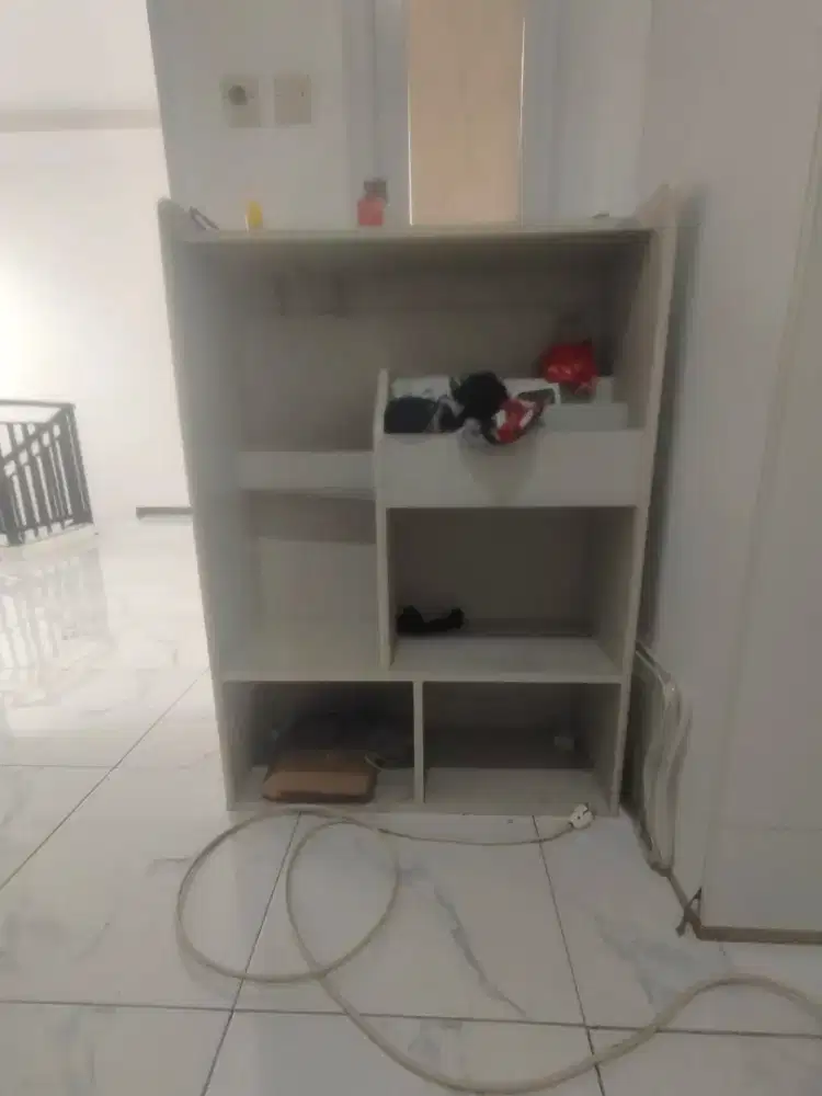 Rak buku / Rak serbaguna merk informa