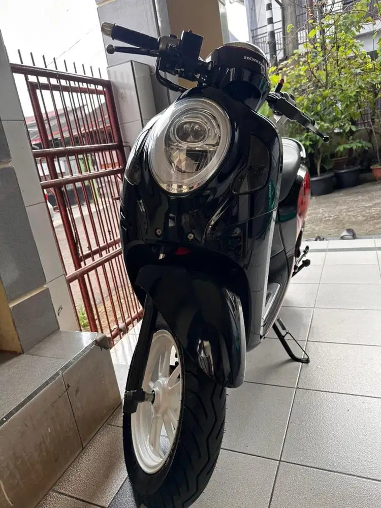 Scoopy 2021 red black