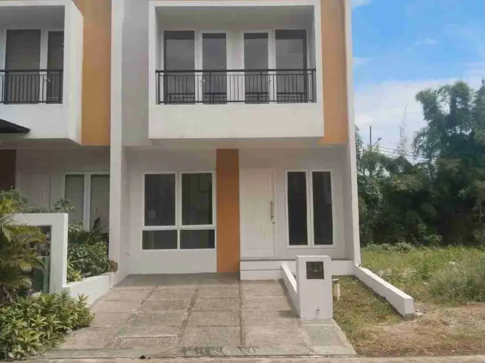 Rumah 2 lantai ready stok dalam komplek dengan kolam renang