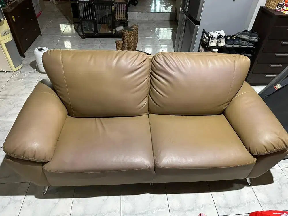 Satu set sofa tamu