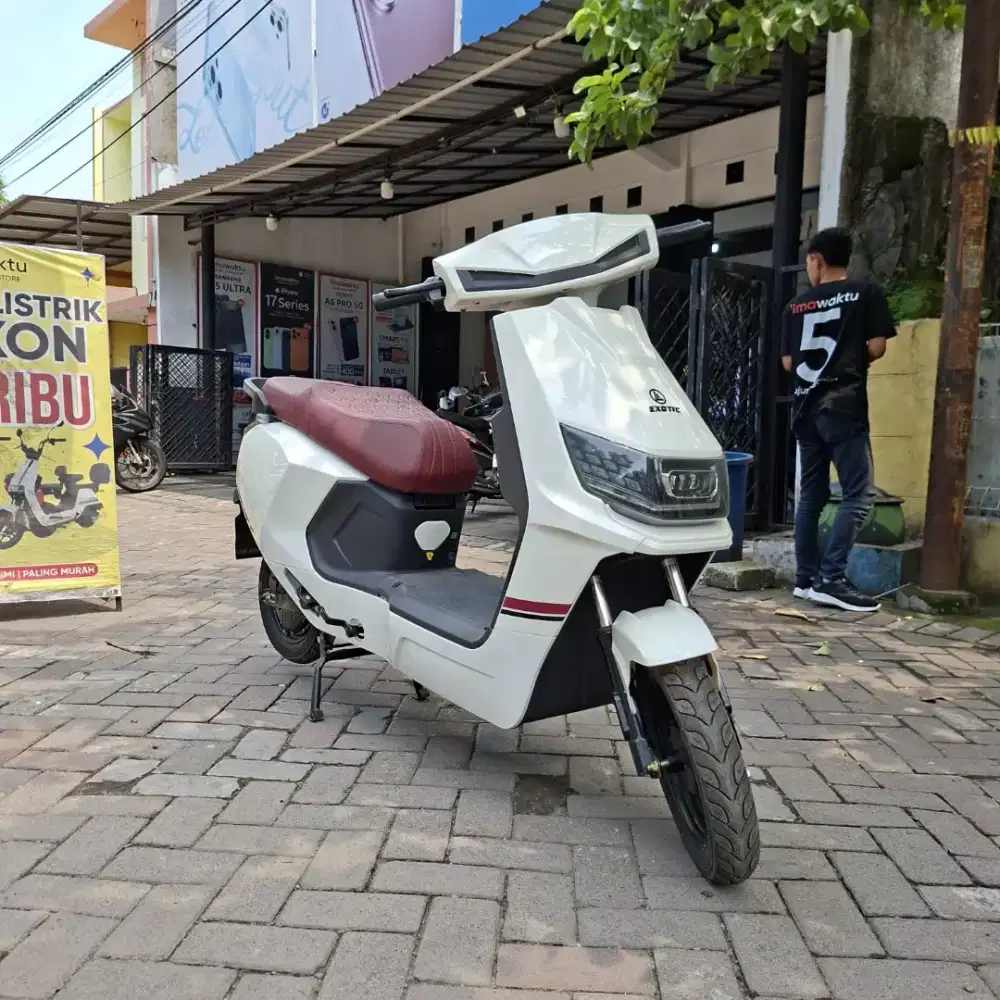 SEPEDA LISTRIK VARILUX SR KREDIT DP DAN BUNGA 0%