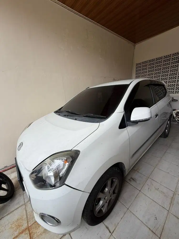 Di jual mobil ayla masih mulus, tidak bekas banjir dan nabrak.