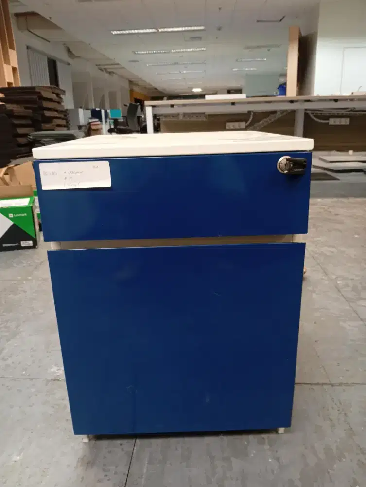 Nakas lemari arsip bekas