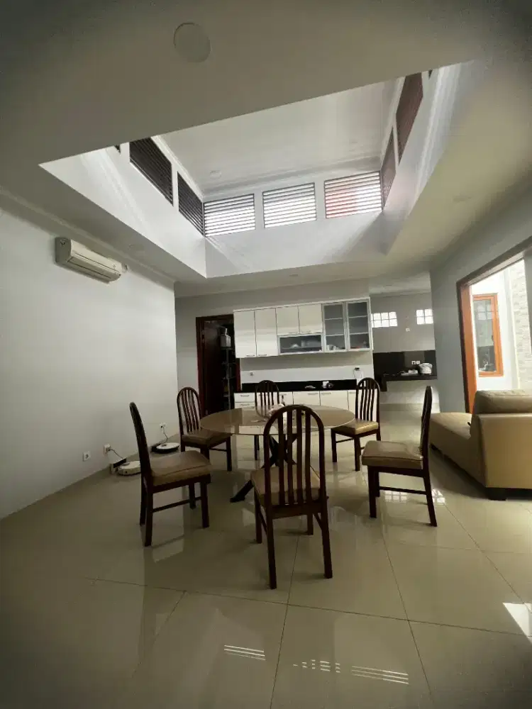 Rumah Terawat di Singgasana Pradana