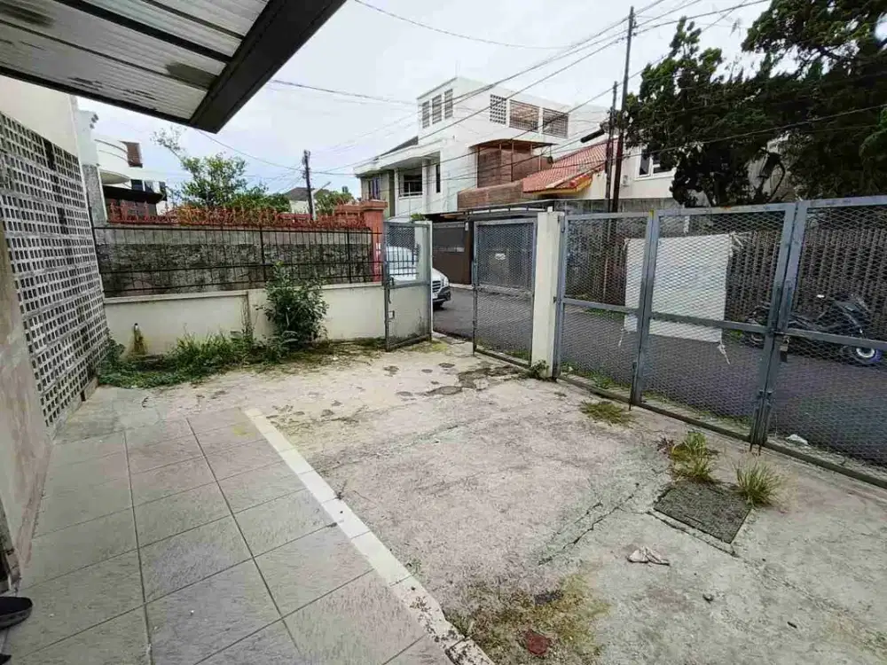 Disewakan Rumah Strategis di Sayap Karapitan