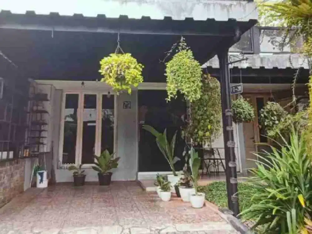Rumah Cantik Bersih Rapi Siap Huni di Citra Gran Cibubur.