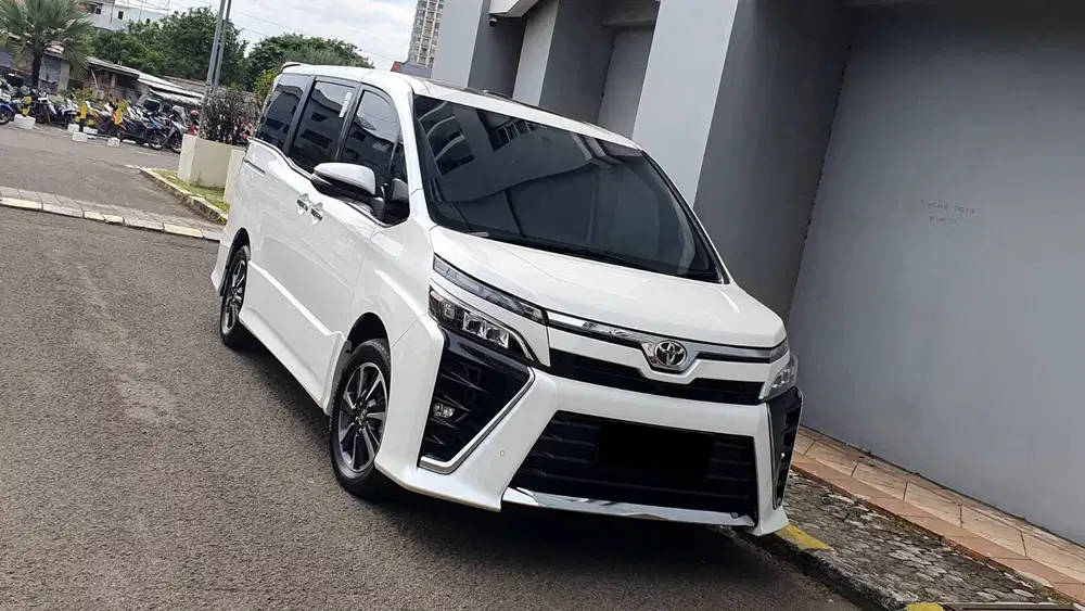 [ GARANSI 5TH ] Toyota Voxy 2.0 Sunroof AT 2019/2020