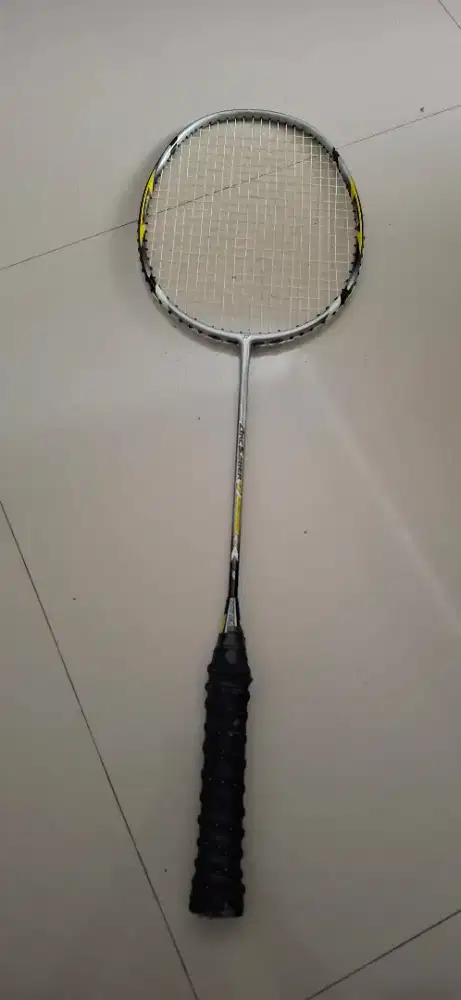 Raket Badminton