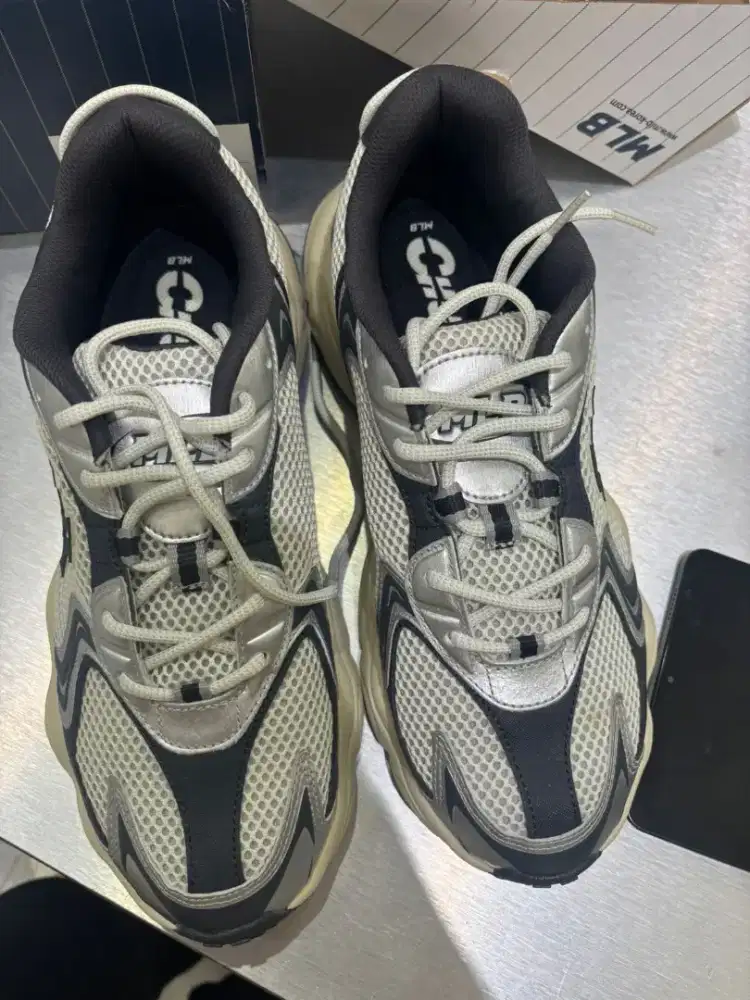 Dijual sepatu MLB kondisi masih baru