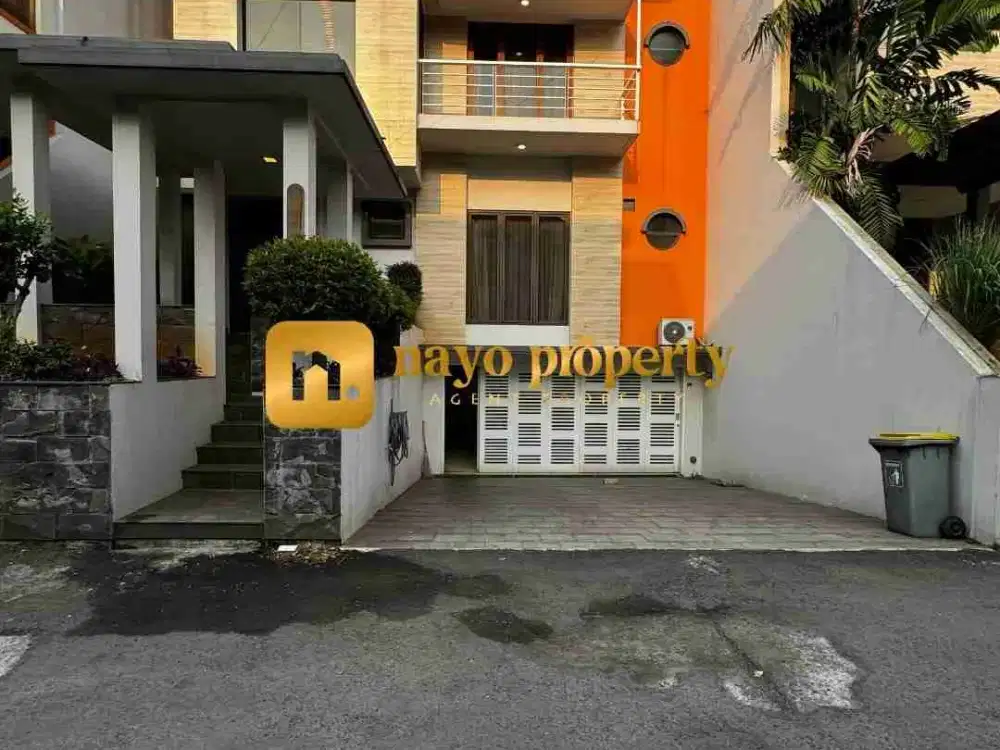 Rumah Bagus Dengan Kolam Renang Private Lokasi Strategis Dalam Cluster di Lebak Bulus