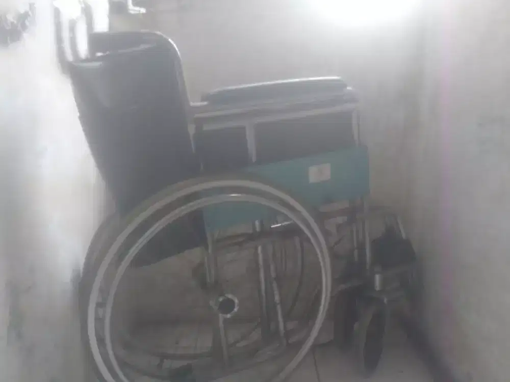 Kursi roda-layak pakai