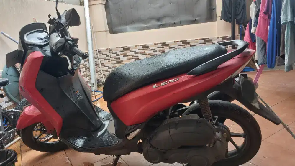 Yamaha lexi 2018 pemakaian jarang