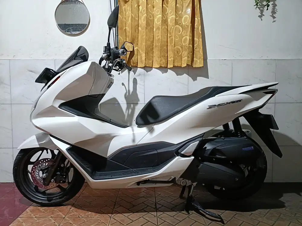 Pcx 160 tahun 2023 low km 9rb/tt boleh gan cash lebih bagus