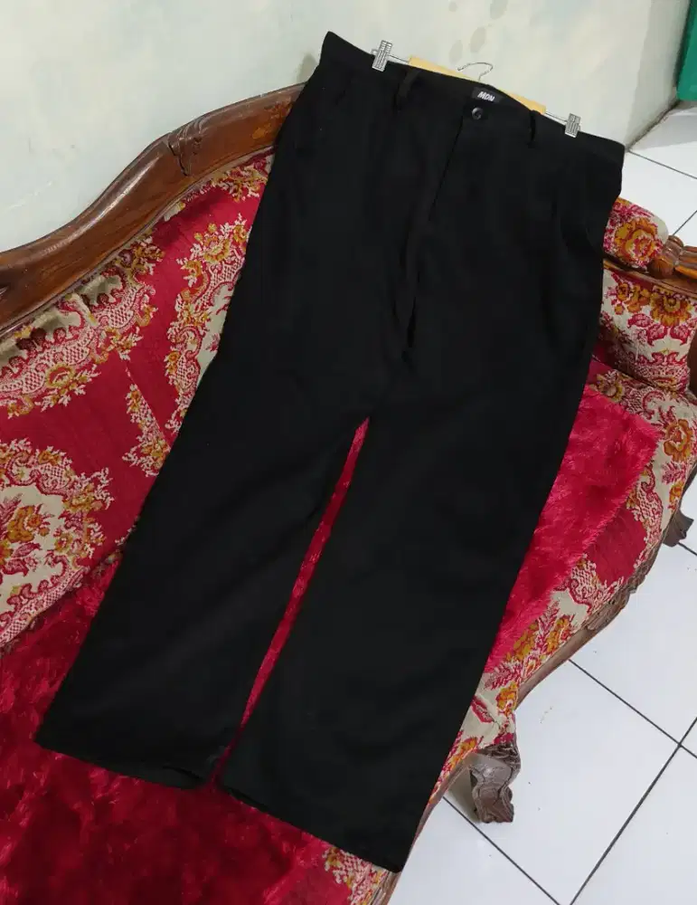 Celana Workpants Chino Loose Fit Hitam 33-34