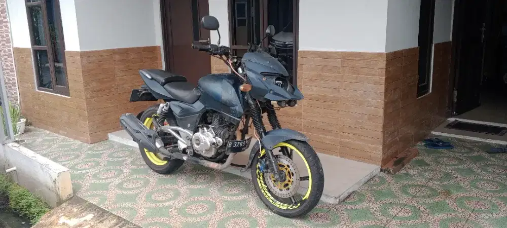 Bajaj Pulsar 180UG4