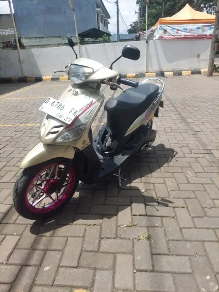 Dijual motor second Mio tahun 2007 mulus warna perak