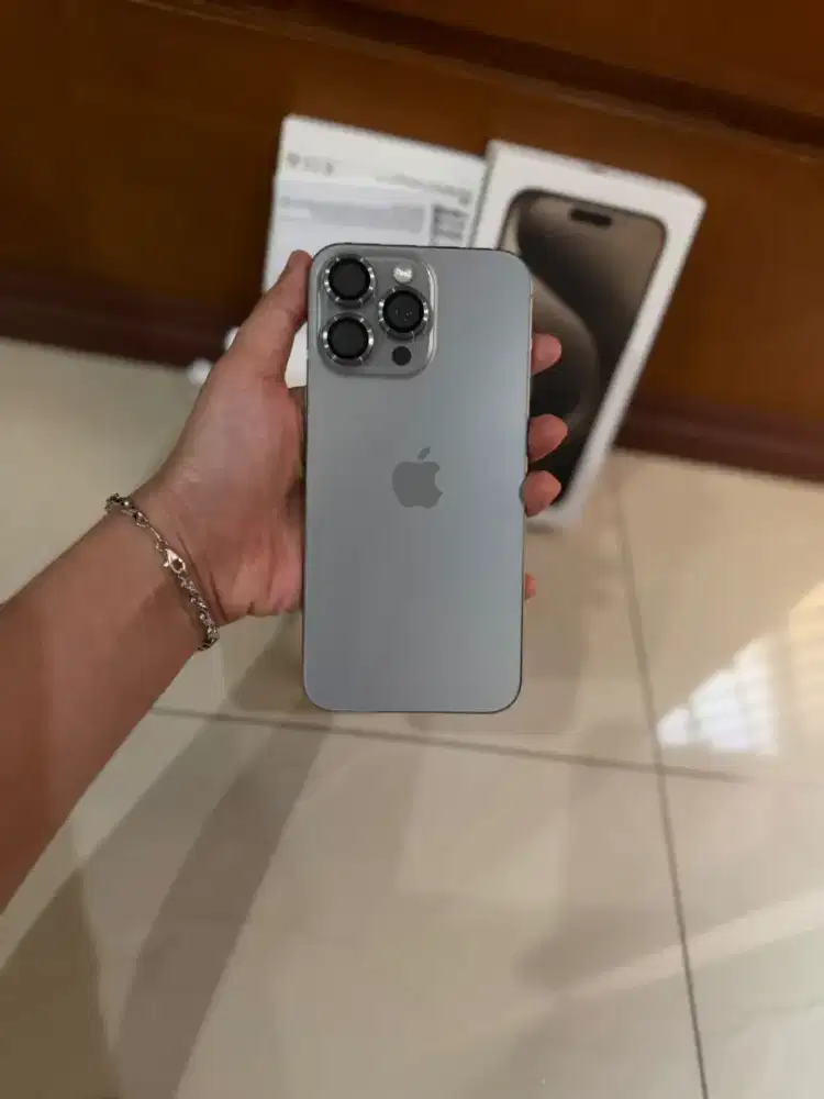 Dijual iphone 15 promax 512 ibox natural titaniu.