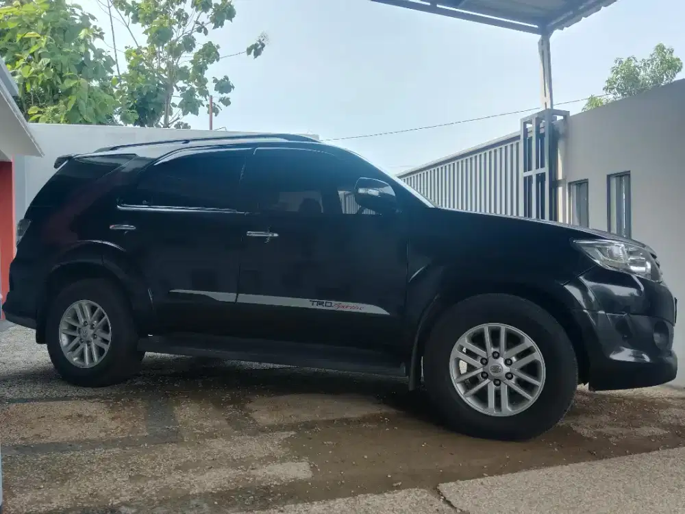 Dijual toyota fortuner 2.5 G Diesel matic 2012 E kota.