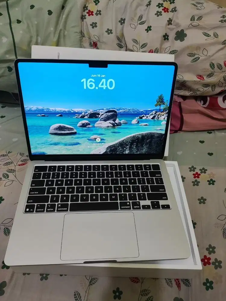 Macbook air m4 16/256 ibox