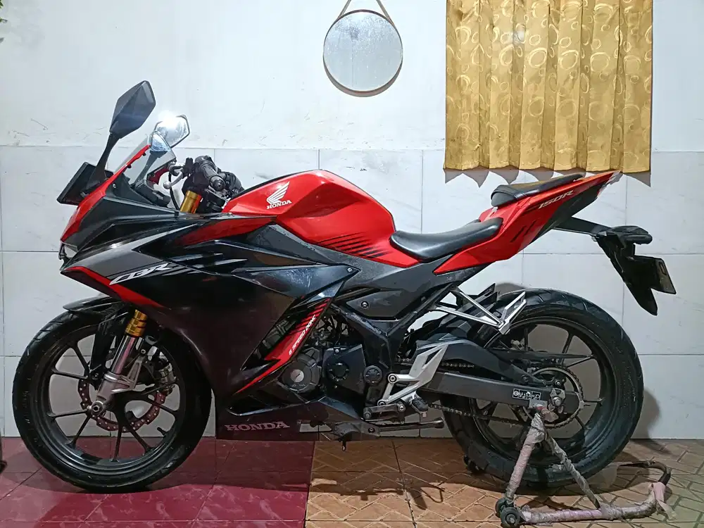 Cbr tahun 2021 low km 17rb/tt boleh gan cash lebih bagus