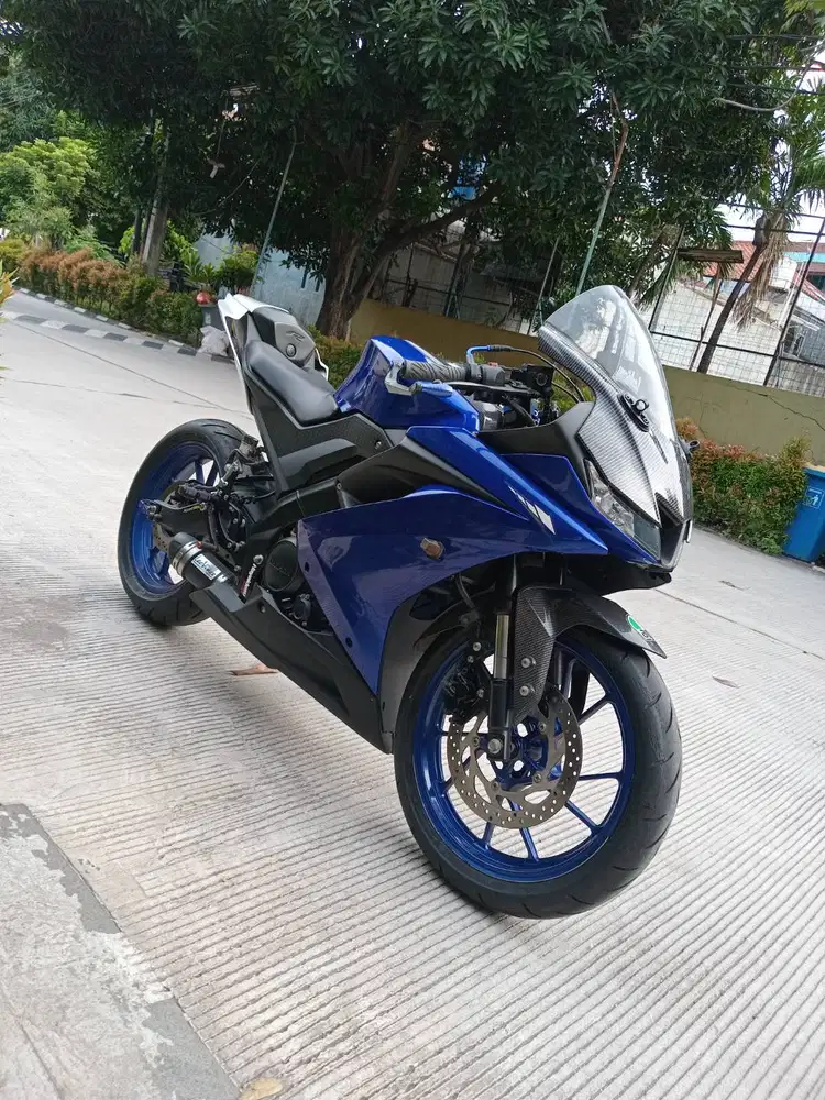 Dijual Yamaha YZF R15 warna Biru Racing