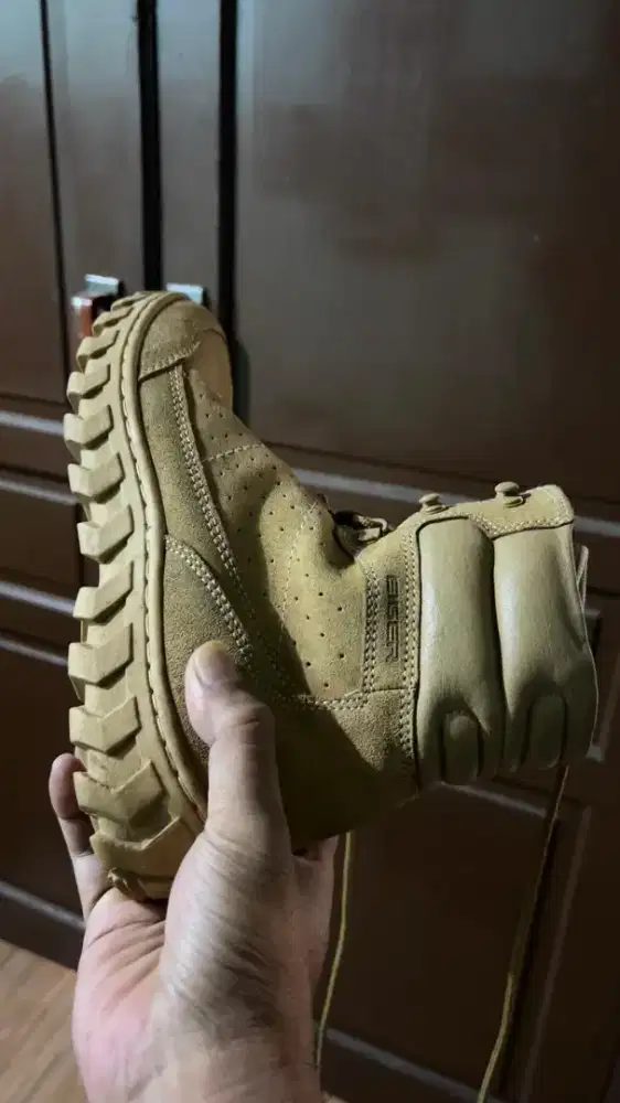 Sepatu Gunung EIGER SYNAPVER BROWN