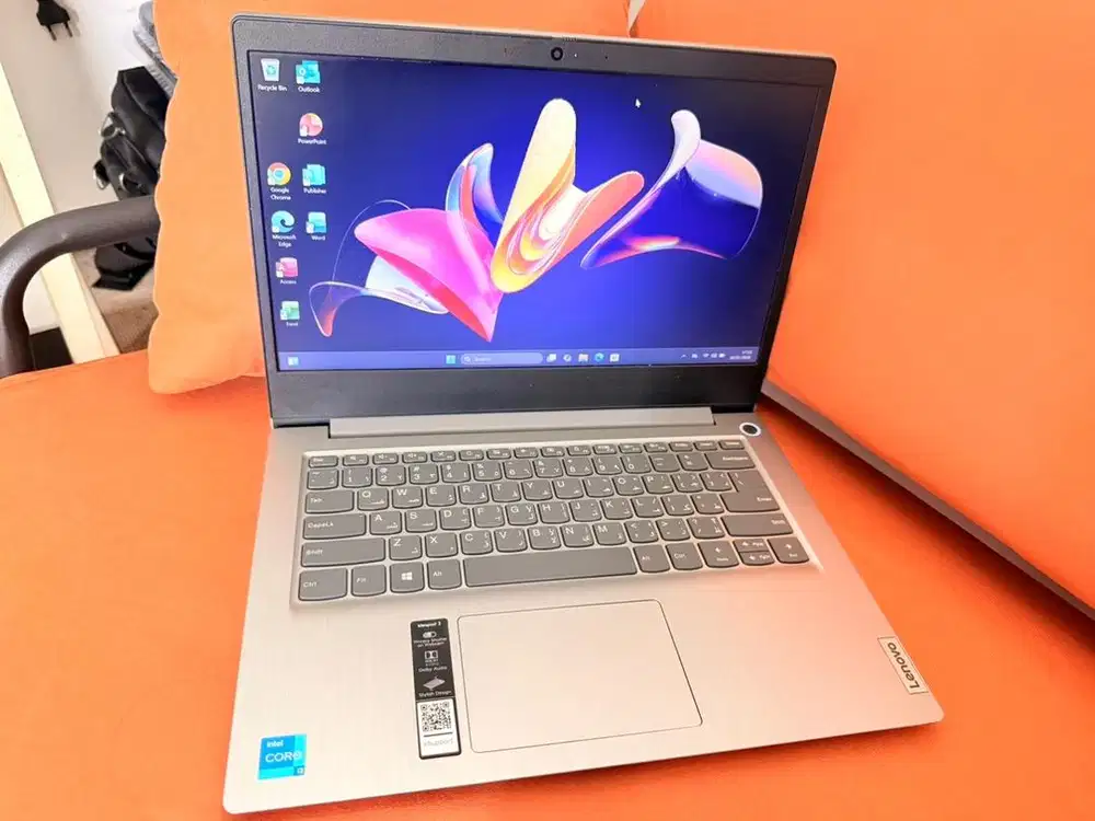 Laptop Desain Lenovo Slim 3 Core i3 gen 11
