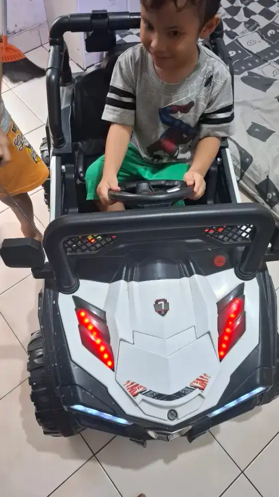 Mobilan remote bekas