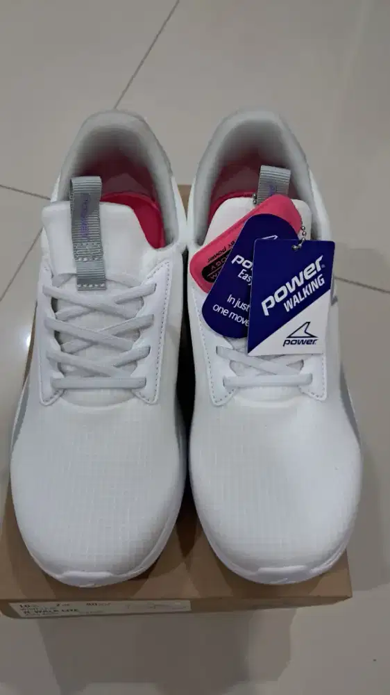 Sepatu lari ( Baru )