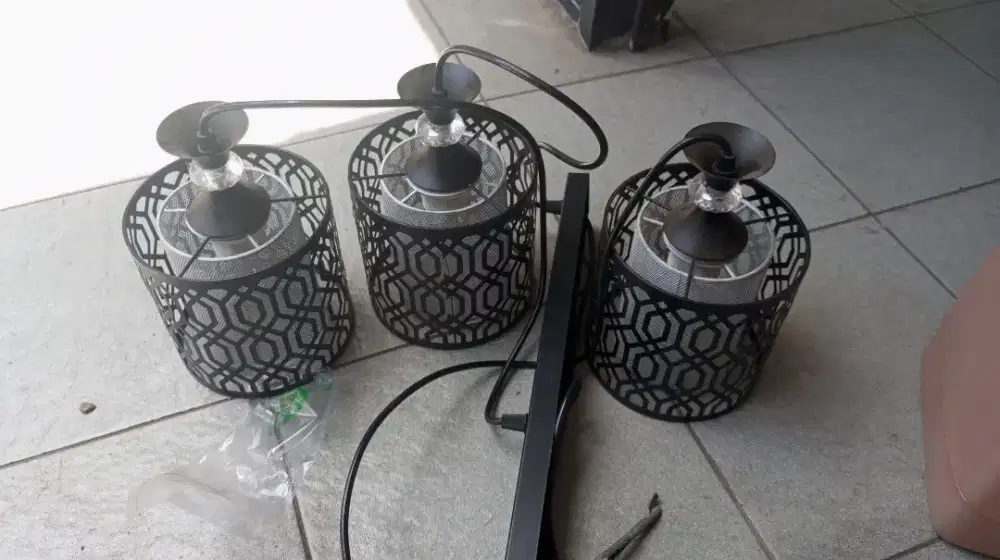 Lampu gantung dan lampu sorot