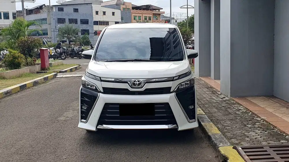 [ GARANSI 5TH ] Toyota Voxy 2.0 Sunroof AT 2019/2020