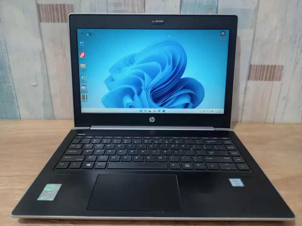 HP ProBook 430 

Intel Core i7-8550U 2.0GHz 

Ram 8 Ssd 256