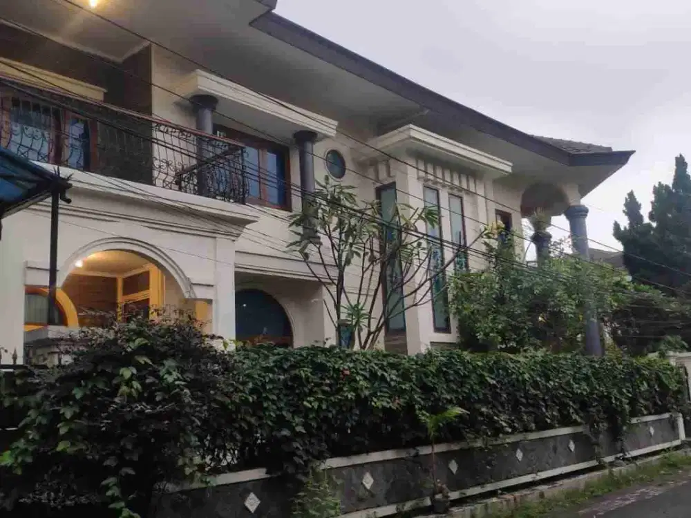 Dijual / Disewakan Rumah Lux Full Furnished dalam Kompleks Daerah Antapani