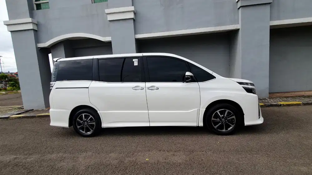 [ GARANSI 5TH ] Toyota Voxy 2.0 Sunroof AT 2019/2020