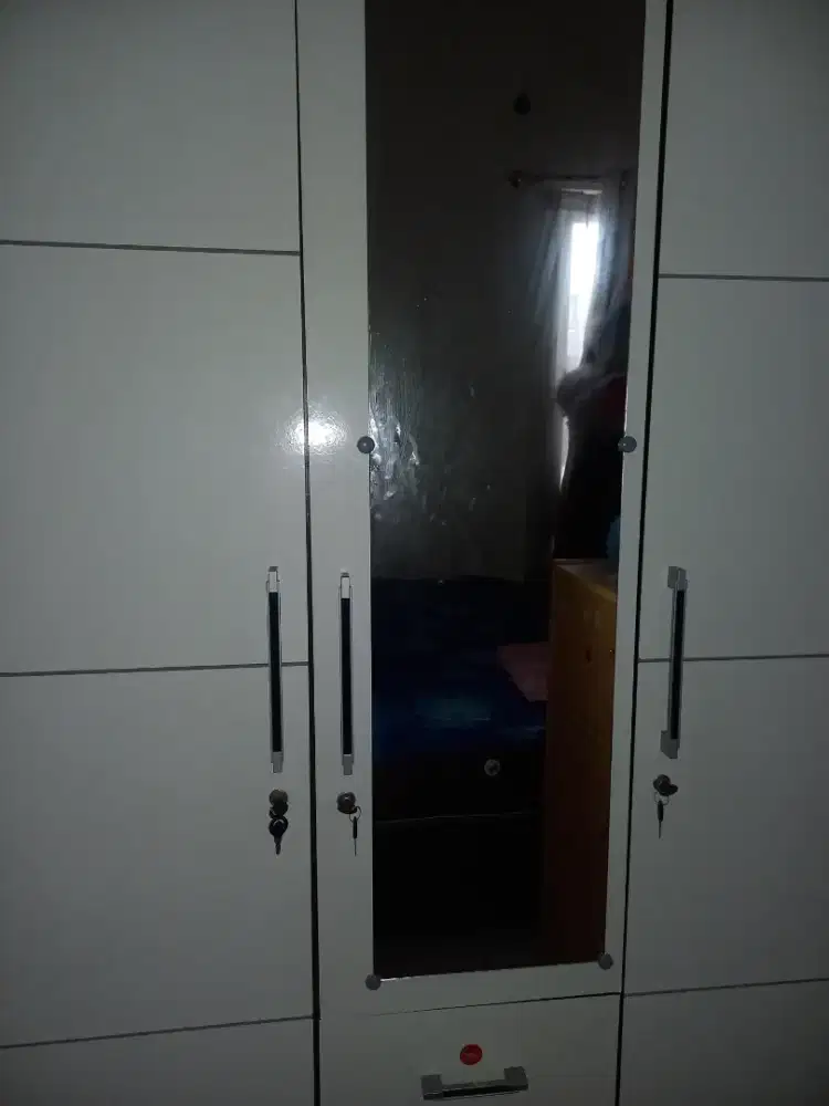 Lemari pakaian bagus