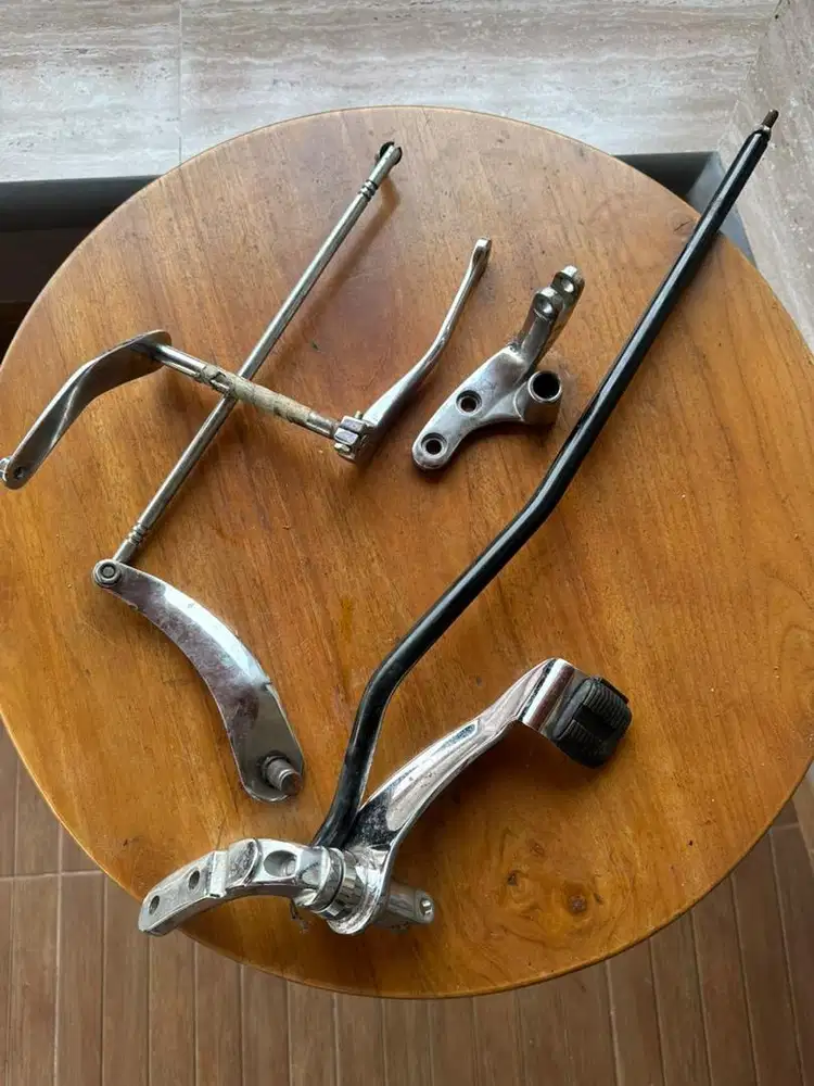 Harley Dyna Super Glide Genuine forward controls (2004–2013)