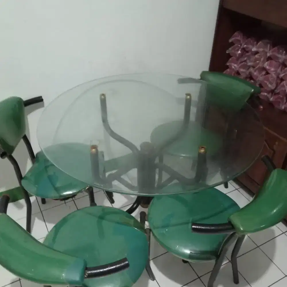 Meja makan kaca bulat set