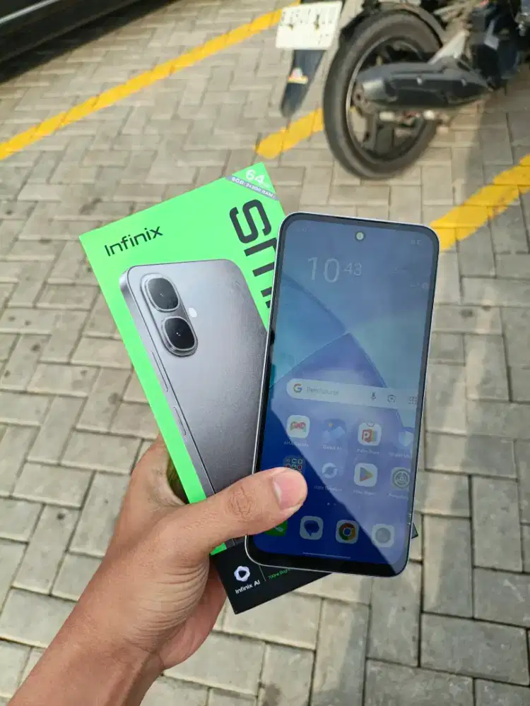 Infinix smart 10 3+3/64 silver like new