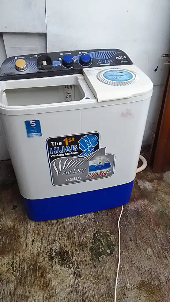 Mesin cuci 2 tabung Aqua normal