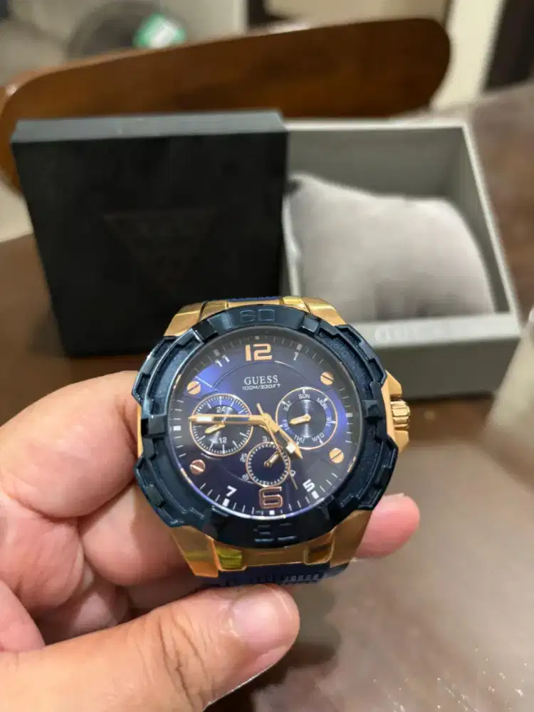 Di jual jam tangan Guess