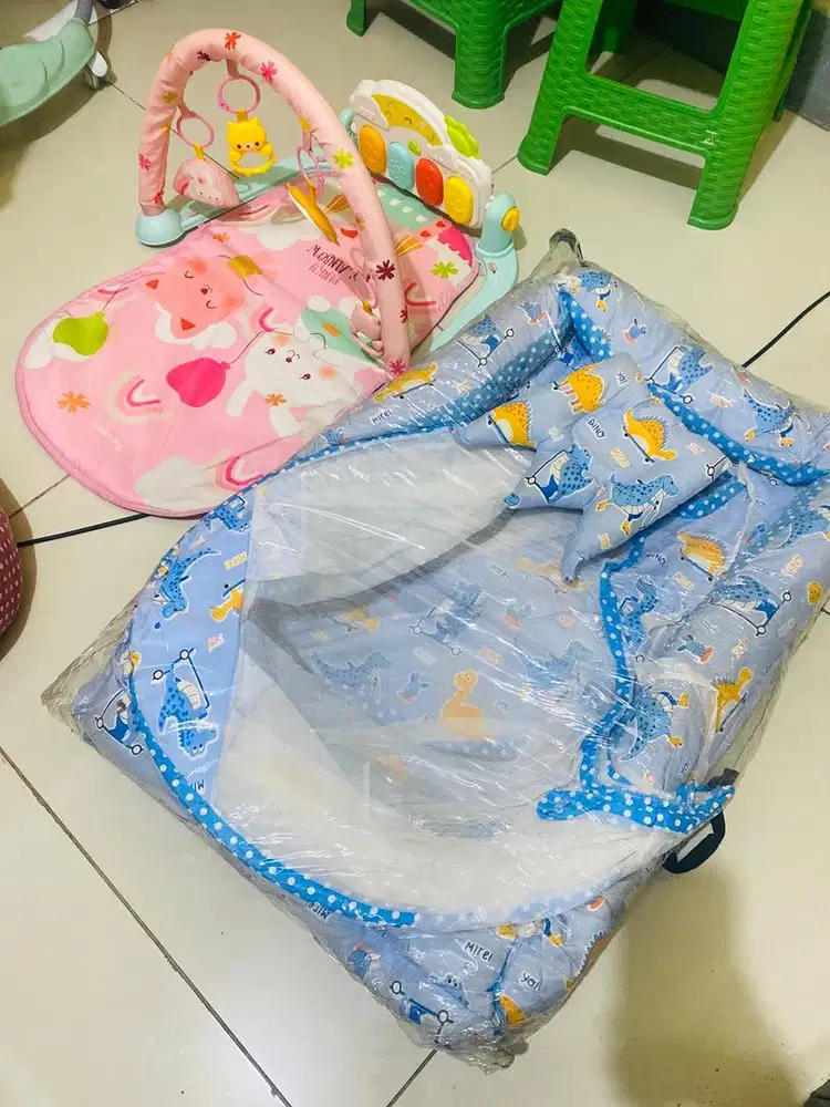 Kasur dan mainan baby