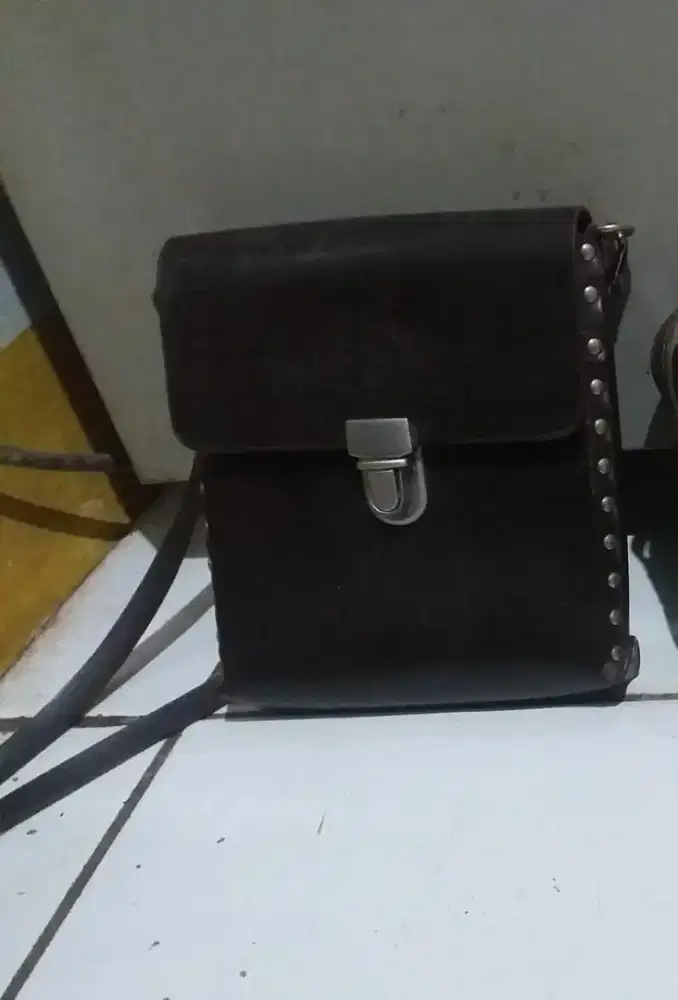 Tas Selempang Kulit Asli
Klasik