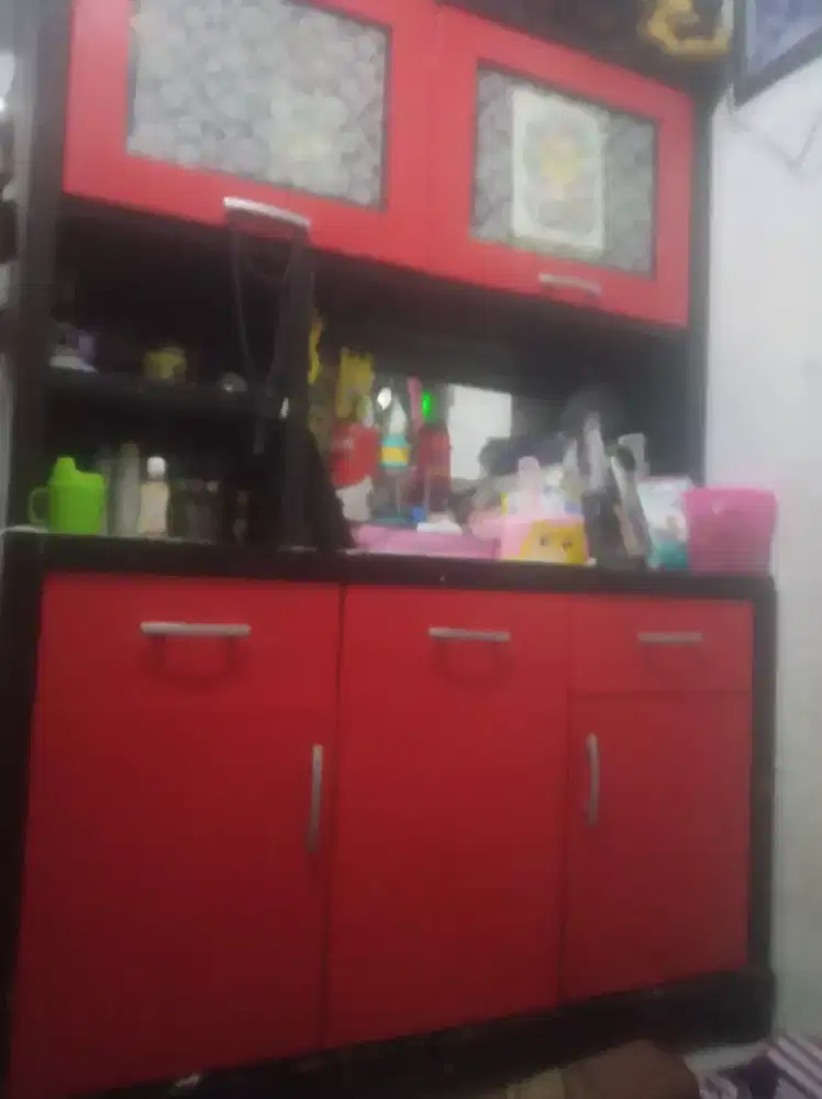 Rak piring kayu dan berkaca masih bagus