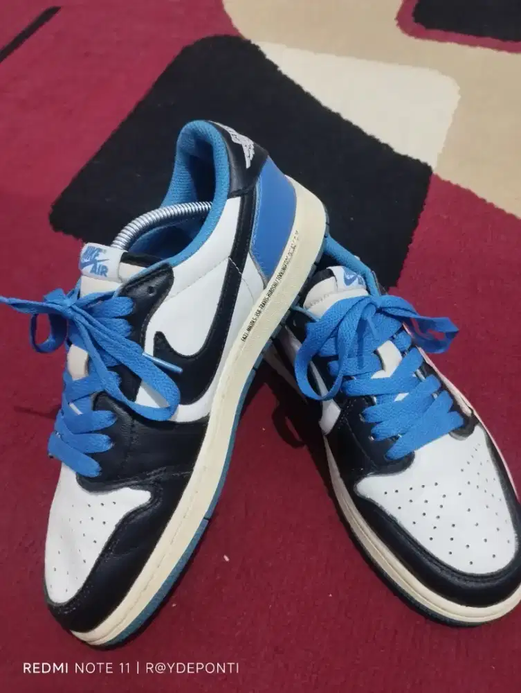 Sepatu Nike Travis Scott x Fragment Design.