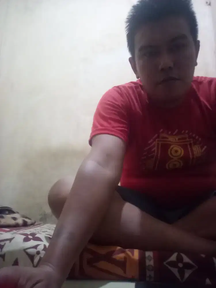 mencari kerjaan apa saja.