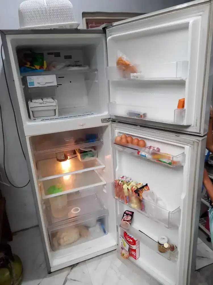 Jual cepat kulkas LG 2pintu ukuran jumbo