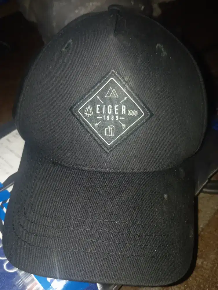 TOPI EIGER BLACK