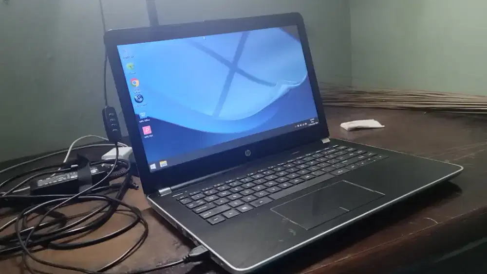 LAPTOP HP AMD E2 DDR 4 RAM 8 GB SSD 128  GB MULUS NO MINUS