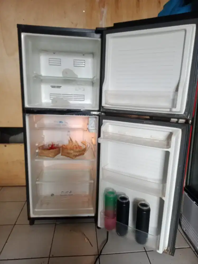 KULKAS 2PINTU ( AQUA )