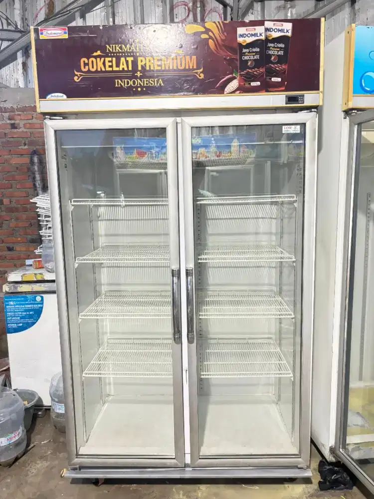 Showcase 2 pintu GEA